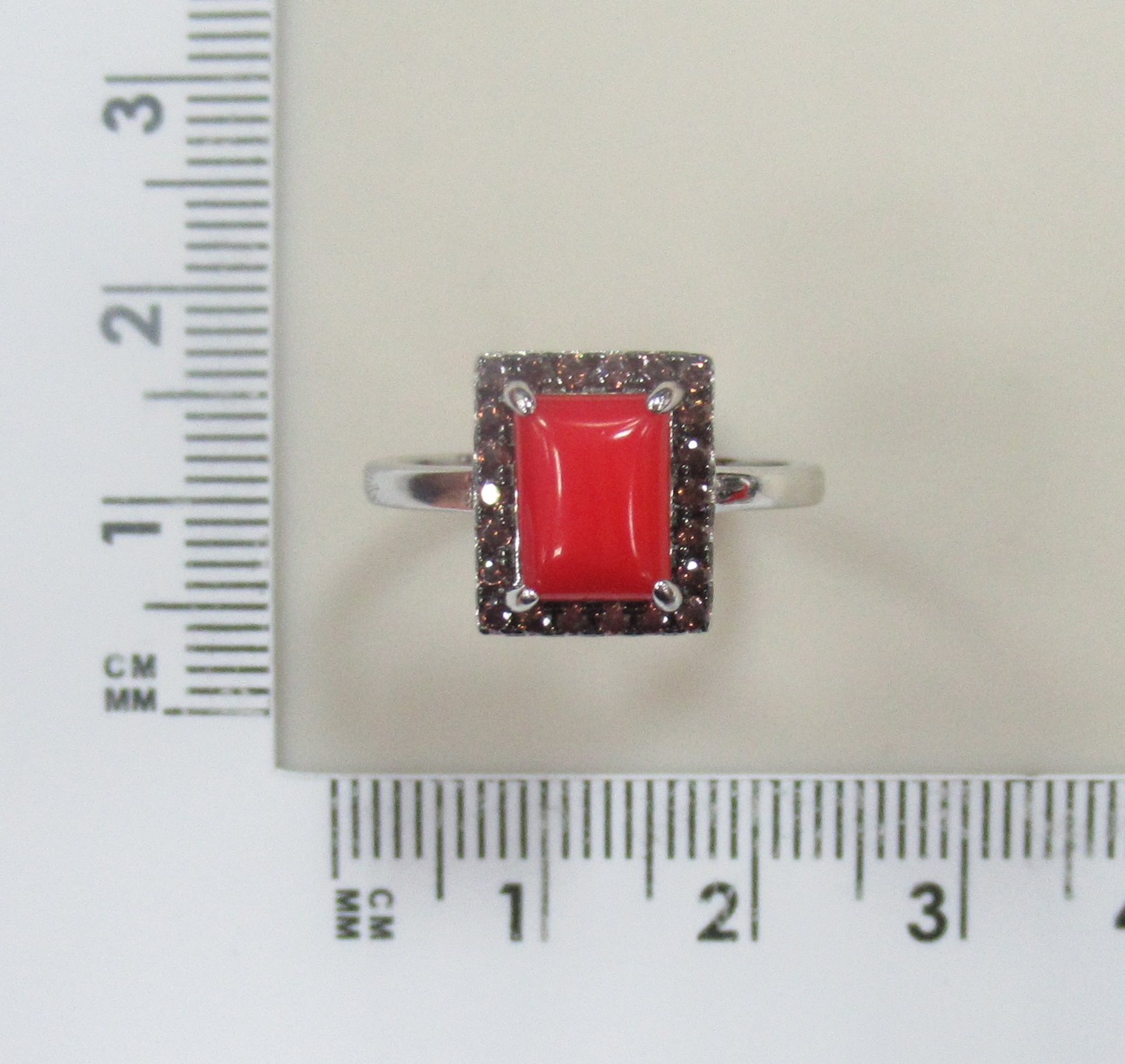 Серебряное кольцо с кораллом